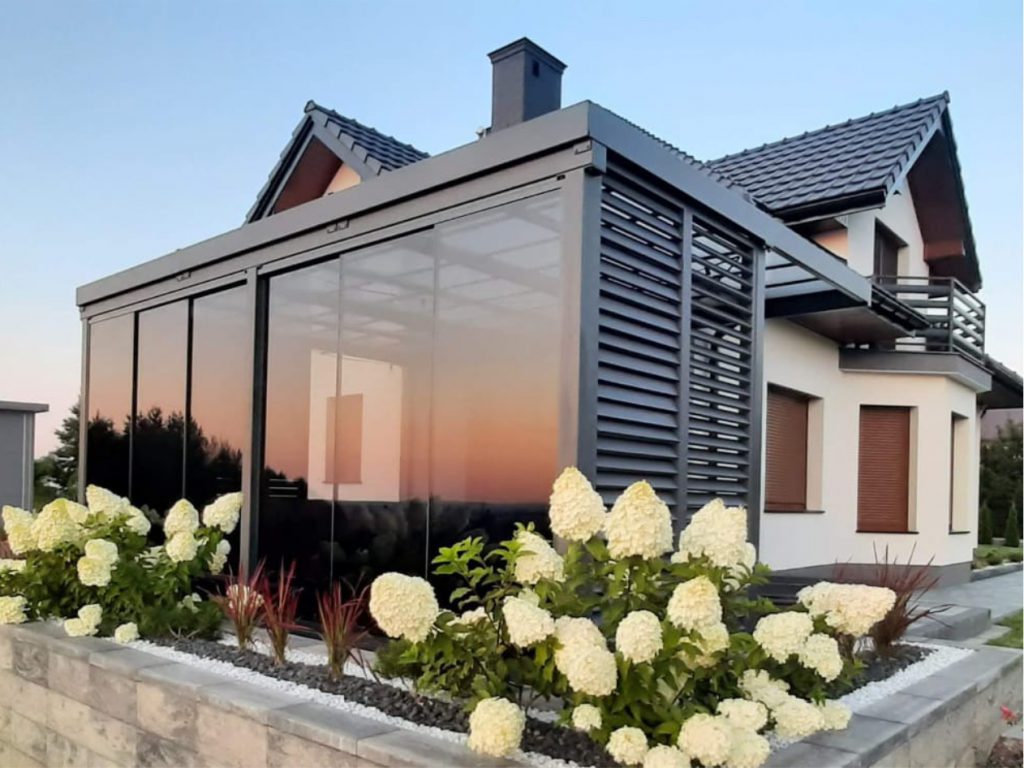 Pergola tarasowa z przesuwanym dachem
